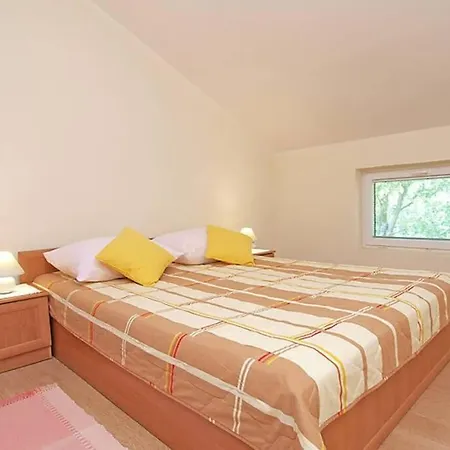 Peaceful Fioretta With Relaxing Pool Villa