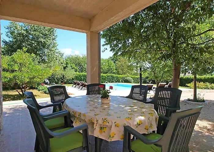 Peaceful Fioretta With Relaxing Pool Kakma