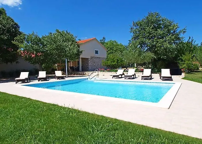 Villa Peaceful Fioretta With Relaxing Pool