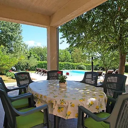 Peaceful Fioretta With Relaxing Pool Kakma