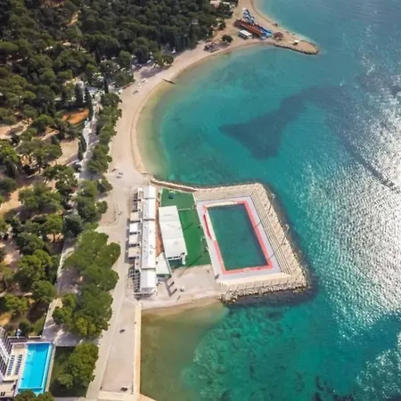 Peaceful Fioretta With Relaxing Pool Villa