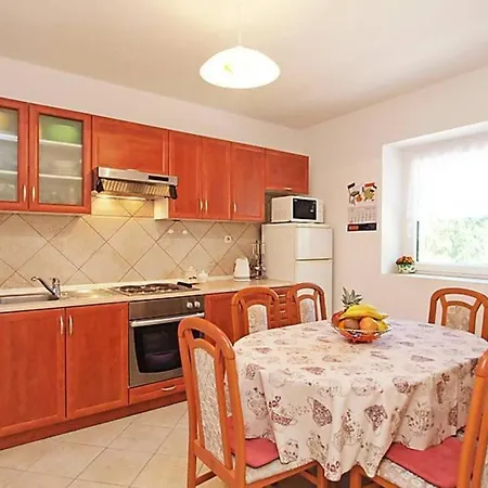 Peaceful Fioretta With Relaxing Pool Villa *