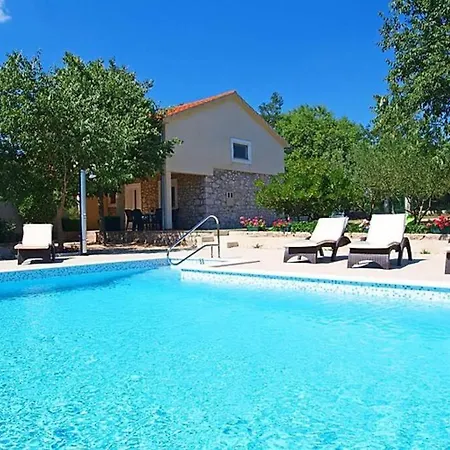 Peaceful Fioretta With Relaxing Pool