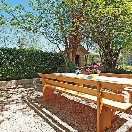 Peaceful Fioretta With Relaxing Pool Kakma