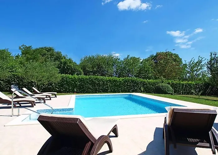 Villa Peaceful Fioretta With Relaxing Pool Kakma
