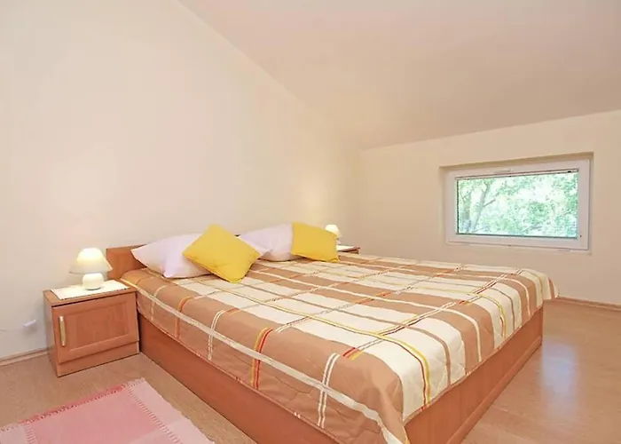 Peaceful Fioretta With Relaxing Pool Villa