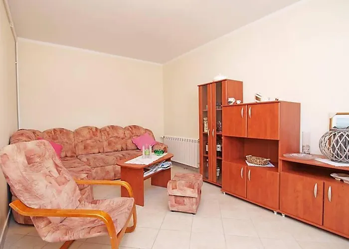 Peaceful Fioretta With Relaxing Pool *