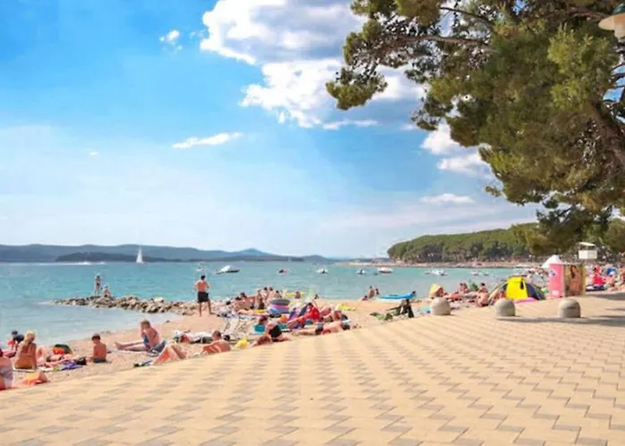 Peaceful Fioretta With Relaxing Pool *