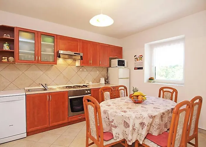 Peaceful Fioretta With Relaxing Pool Villa *